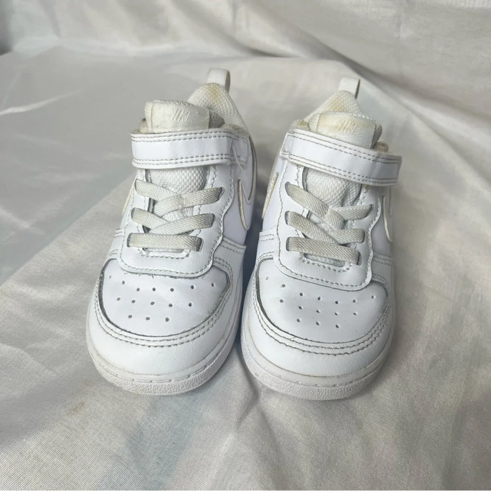 Nike White Low-Top Sneakers with Velcro Closure